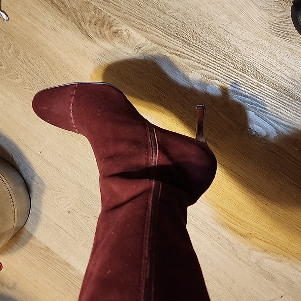 BCBGMAXAZRIA NWT BURGUNDY SUEDE CALF HIGH BOOTS SIZE 8.5